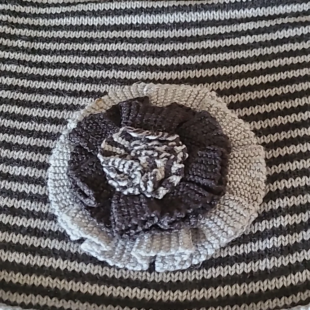 Striped Scarf with Flower Accent ❤️